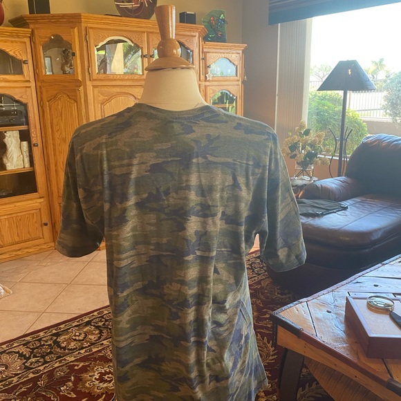 L loose T shirt NWT It was a gift I will not wear - Picture 4 of 8